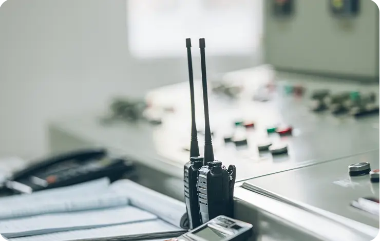 Talkie walkie PTI communiquer protéger employés