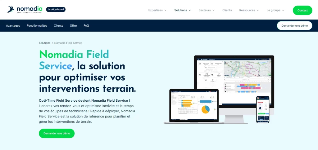Image de la page de présentation de Nomadia Field Service, montrant des écrans d'ordinateur et de smartphone avec des graphiques et des cartes, illustrant un logiciel de rapport de maintenance.